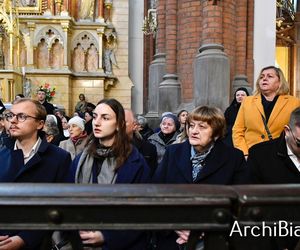 Wierni Archidiecezji Białostockiej pożegnali abp. Edwarda Ozorowskiego [ZDJĘCIA]