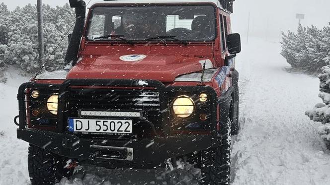 Zamieć śnieżna na Śnieżce. W Karkonoszach panują fatalne warunki pogodowe 