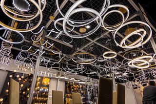 akie lampy będą modne w 2024 roku? Sprawdź nowości zaprezentowana na targach Warsaw Home & Contract