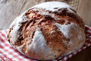 Chleb pełnoziarnisty na zakwasie - jak upiec?