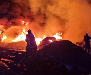 Pożar w Wieszowie. Z ogniem walczyło kilka jednostek OSP