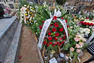 Morze kwiatów na grobie Marty i Nel. 34-latka w zaawansowanej ciąży zmarła w tajemniczych okolicznościach