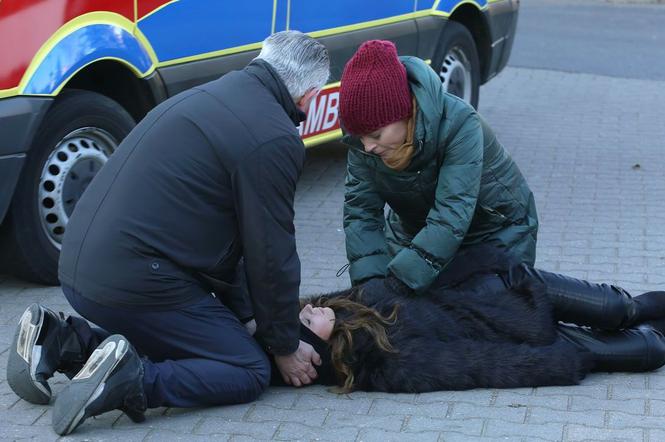 M jak miłość odc. 1429. Anka (Weronika Rosati), Magda (Anna Mucha)