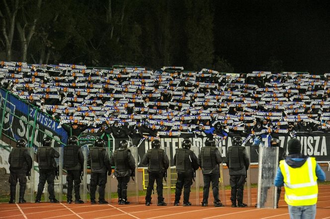 Elana Toruń - Zawisza Bydgoszcz 1:1, zdjęcia kibiców, opraw i piłkarzy ze Stadionu Miejskiego im. Grzegorza Duneckiego