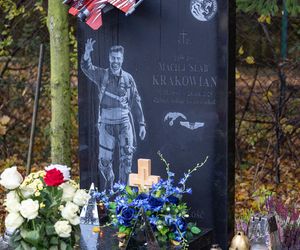 Tak wygląda grób Macieja Krakowiana przez 1 listopada