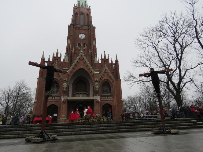 Misterium Męki Pańskiej na kalwaryjskim wzgórzu w Piekarach Śląskich