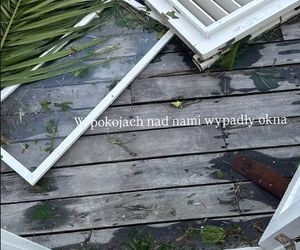 Z ostatniej chwili! W hotelu Żebrowskiego huragan powyrywał okna! Nadal są uwięzieni i muszą oszczędzać wodę