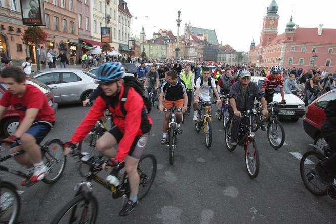 Rowerzyści zablokują Warszawę. Masa Krytyczna przejedzie przez miasto. Znamy trasę