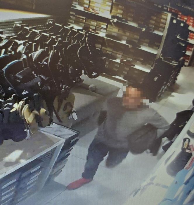 Chciał ukraść buty, a zostawił prezent dla policji