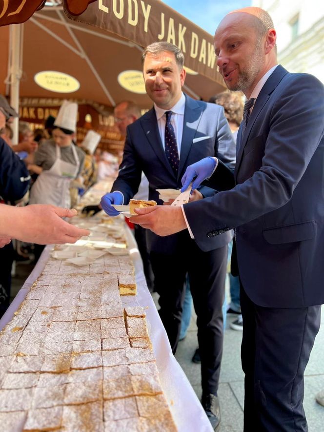  15 Edycja kremówki papieskiej. 