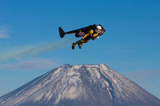 JETMAN, czyli ODRZUTOWY CZŁOWIEK okrążył na skrzydłach górę Fuji WIDEO
