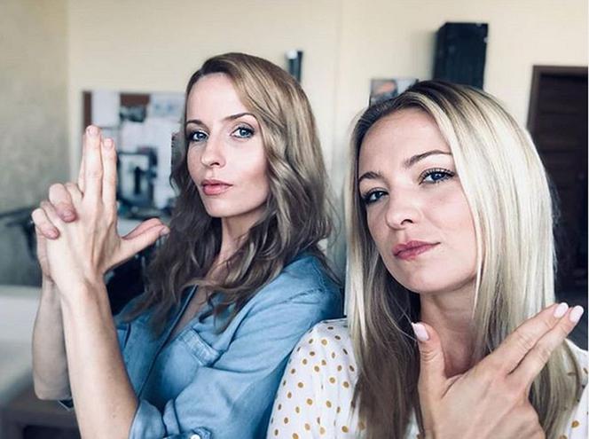 M jak miłość. Nina (Agnieszka Judycka), Joasia (Barbara Kurdej-Szatan)
