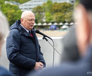 Tablica upamiętniająca Bohdana Sienkiewicza na Alei Żeglarzy w Gdyni