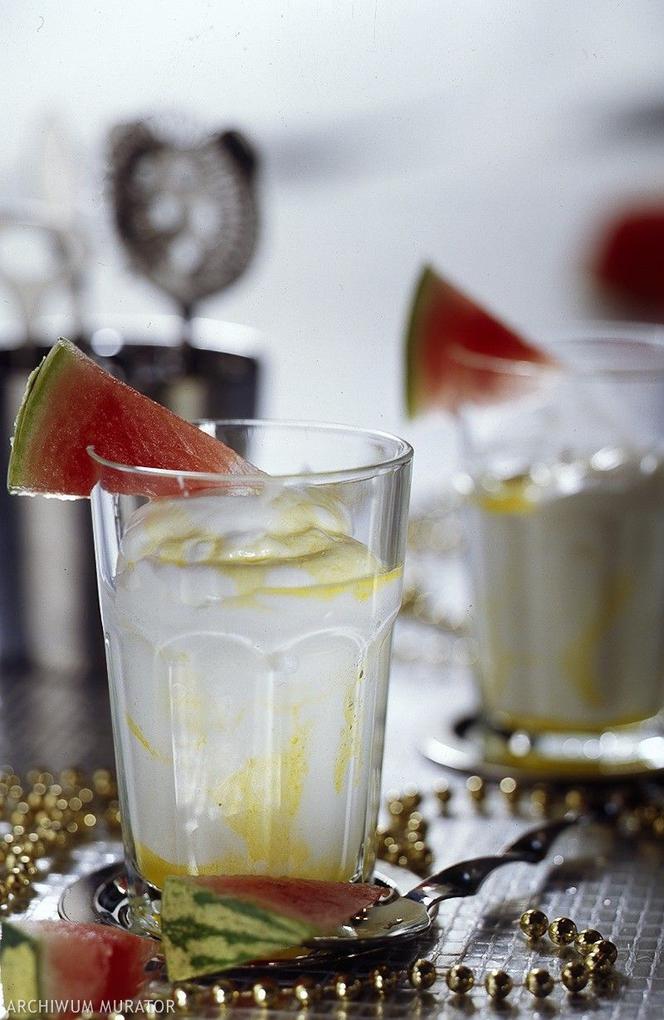 Drinki Gold Kiss na sylwestra z arbuzem i lodami waniliowymi