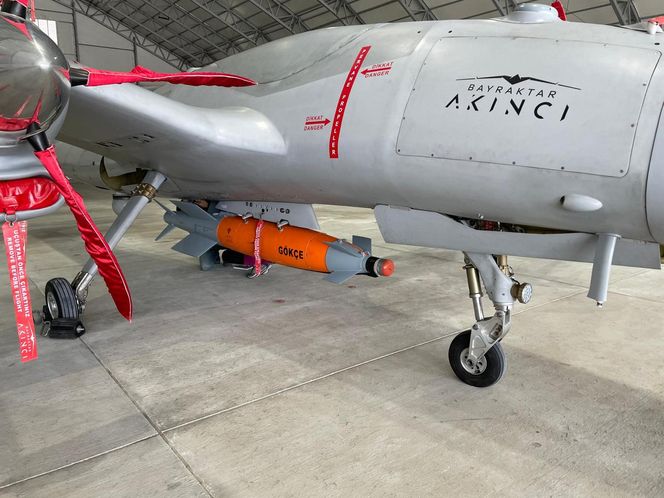 Turecki zestaw naprowadzający Gökçe i dron Bayraktar Akıncı