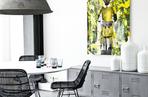 Lampa i komoda z metalu w stylu industrialnym
