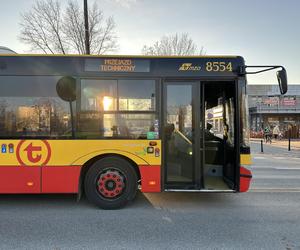 Koszmarny wypadek w Warszawie. Autobus miejski potrącił 12-latkę. Dziewczynka trafiła do szpitala