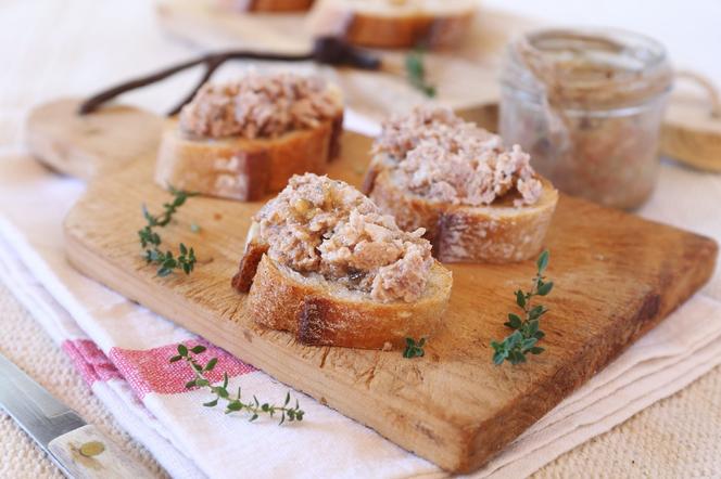 Rillettes (rijet) - przepis na luksusowy smalec w stylu francuskim