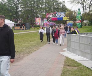 Kortowiada 2025. Koncerty na Plaży Kortowskiej przyciągnęły tłumy. Tak wyglądał drugi dzień imprezy!