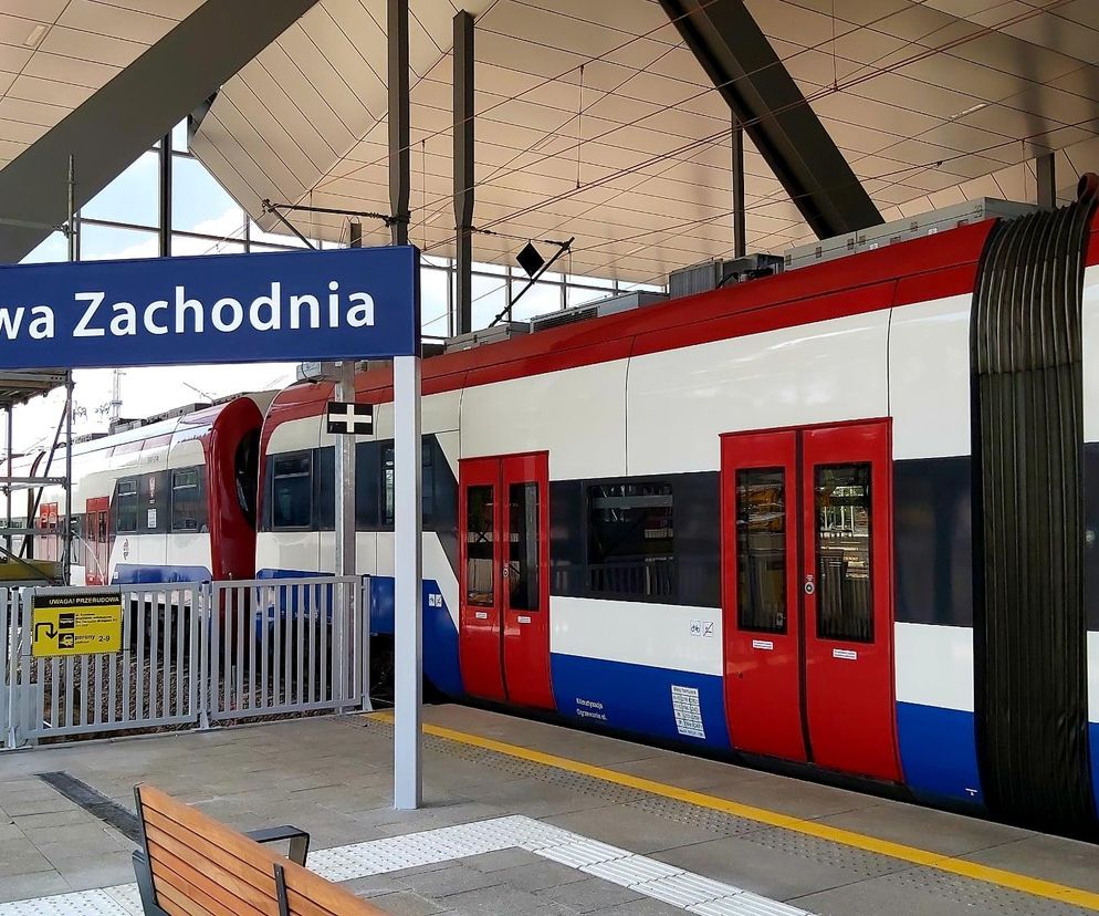 Pociąg WKD na stacji Warszawa Zachodnia