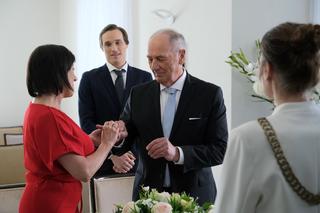 M jak miłość odc. 1808. Jerzy Argasiński (Karol Strasburger), Iwona Kryńska (Hanna Śleszyńska),  Olek (Maurycy Popiel)