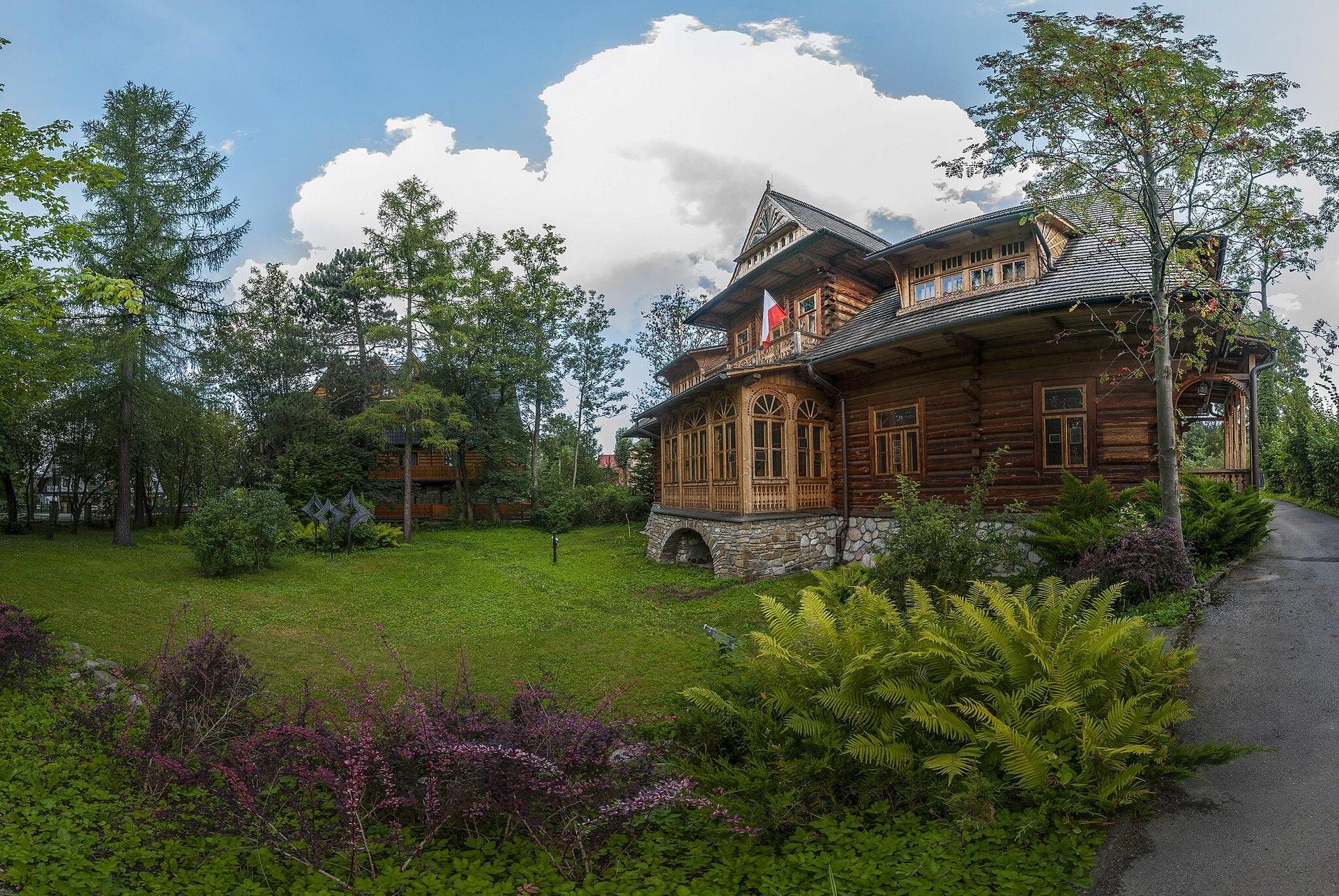 Willa „Oksza” w Zakopanem. To arcydzieło architektury. Wznieśli ją góralscy cieśle w najpiękniejszej części Małopolski