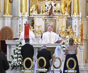 Tak żona Przemysława Czarnka wystroiła się na ślub. Elegancko?