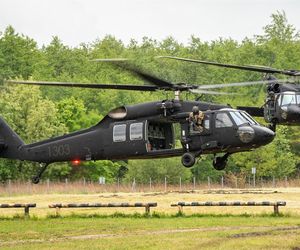 Śmigłowce Specjalsów zmieniają bazę. S-70i Black Hawk opuszczą JW Grom?