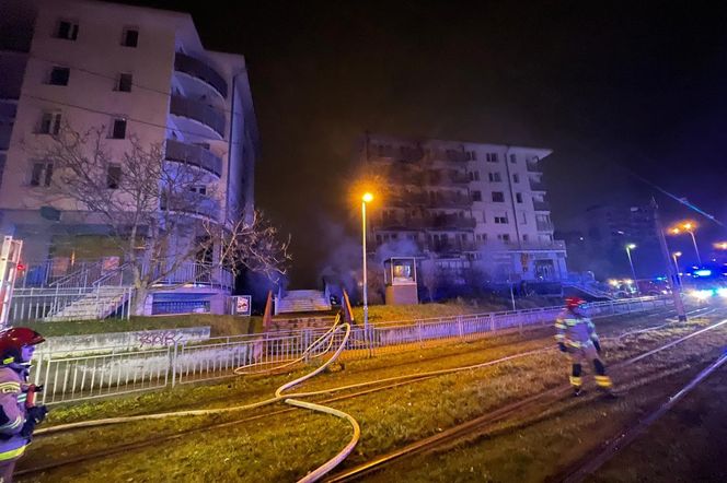 Wielki pożar w garażu podziemnym we Wrocławiu. Ewakuowano ponad 50 osób 