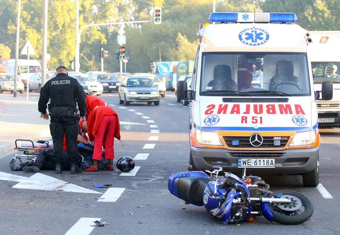 Warszawa: Motocyklista wpadł na latarnię