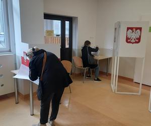 Wybory 2023. Tak wyglądają wybory w Olsztynie. Mieszkańcy poszli oddać swoje głosy [ZDJĘCIA]