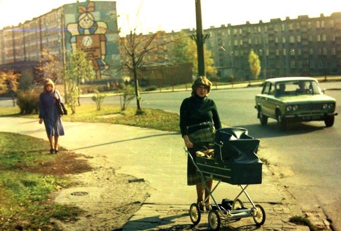 Rodzinny album Bajerów. W tle dawne Starachowice