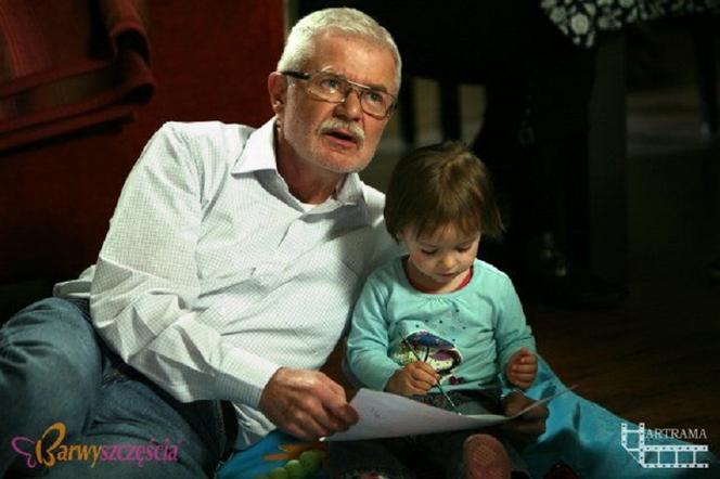 Barwy szczęścia. Karol Żeleński (Tadeusz Borowski), mała Ewa (Gabriela Ziembicka)