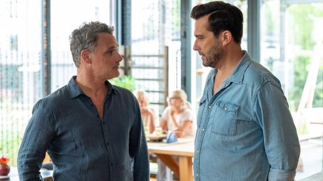 Barwy szczęścia odc. 3125. Lekarz Karol Czubak (Jan Wieczorkowski), Damian (Michał Lesień-Głowacki)