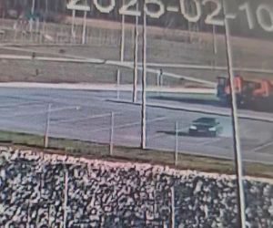 Szalony drift na parkingu w Piasecznie! Myślicie, że to wszystko? Kierowca nie miał prawa jazdy od roku!