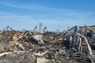 Pożar w Tarnowie opanowany. Straty są ogromne. Przyczyny zbada prokurator
