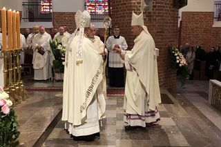 Bp. Skibicki podczas ingresu: Potrzeba, aby człowieka doprowadzić do Boga