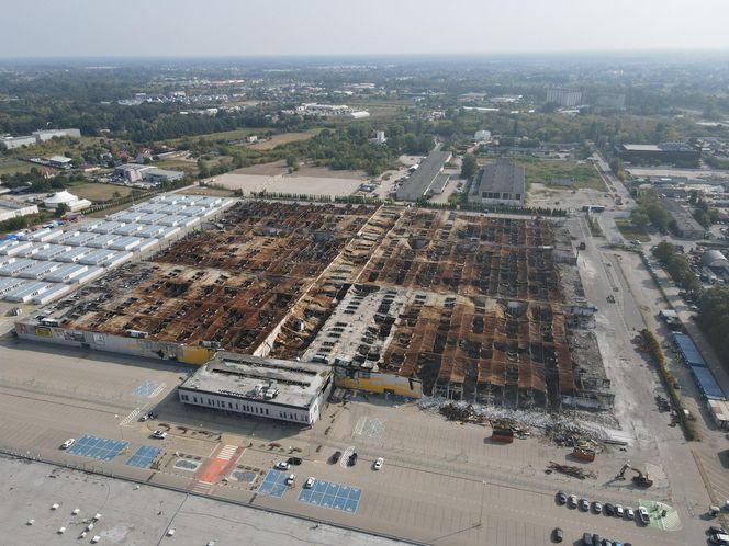 Pożar CH Marywilska 44. Śledczy zakończyli oględziny