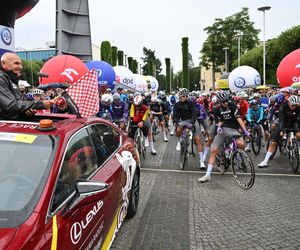Kolarskie święto opanowało Wrocław. Tour de Pologne wystartował mimo kapryśnej pogody