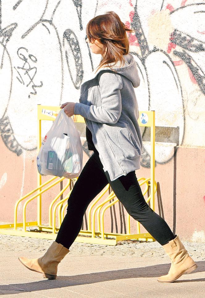 Trzy dni po porodzie już targa siaty