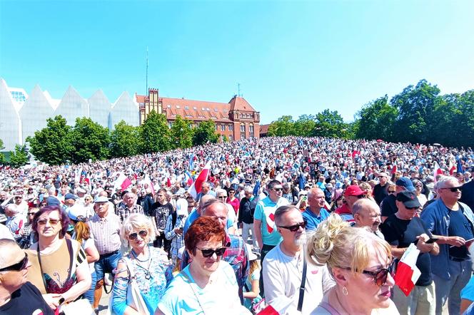 Manifestacja 4 czerwca na placu Solidarności w Szczecinie