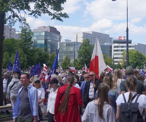 Uczestnicy Wielkiego Marszu Patriotów Rafała Trzaskowskiego