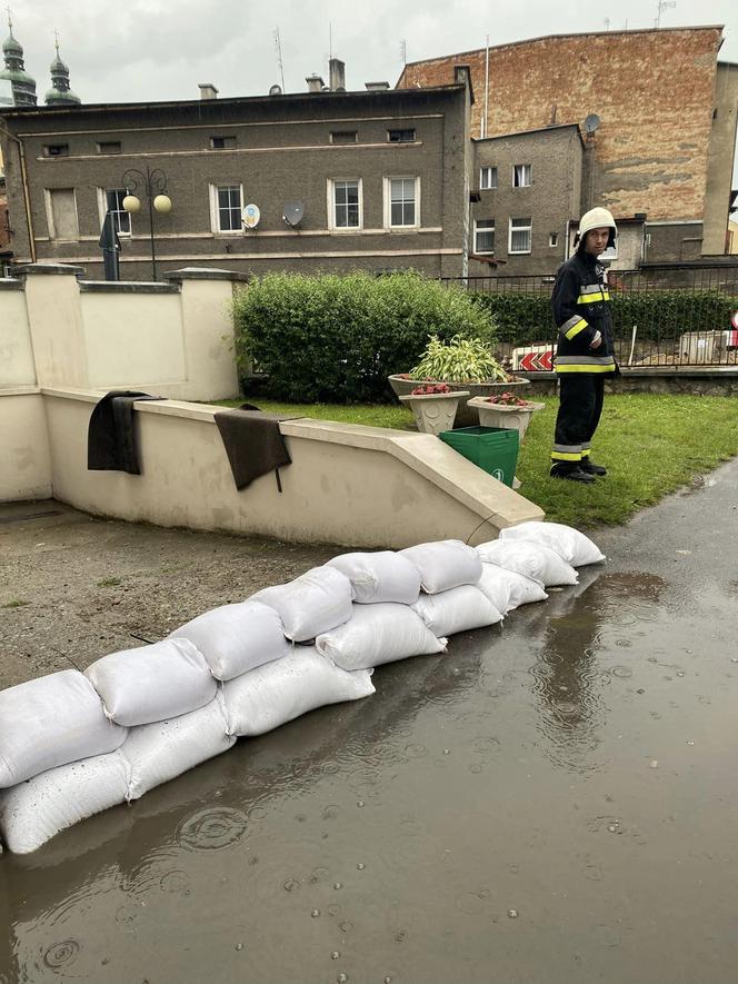 Burze z ulewami nad Polską. Podtopione budynki i szpital w Głuchołazach