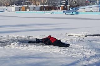 Pokazy ratownictwa lodowego na terenie kąpieliska Słupna w Mysłowicach