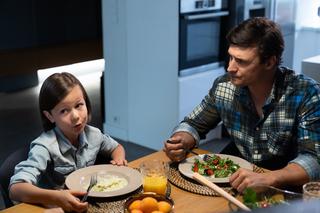 Na dobre i na złe odc. 861: Krzysztof Radwan (Mateusz Damięcki), Kubuś (Wiktor Trojan)