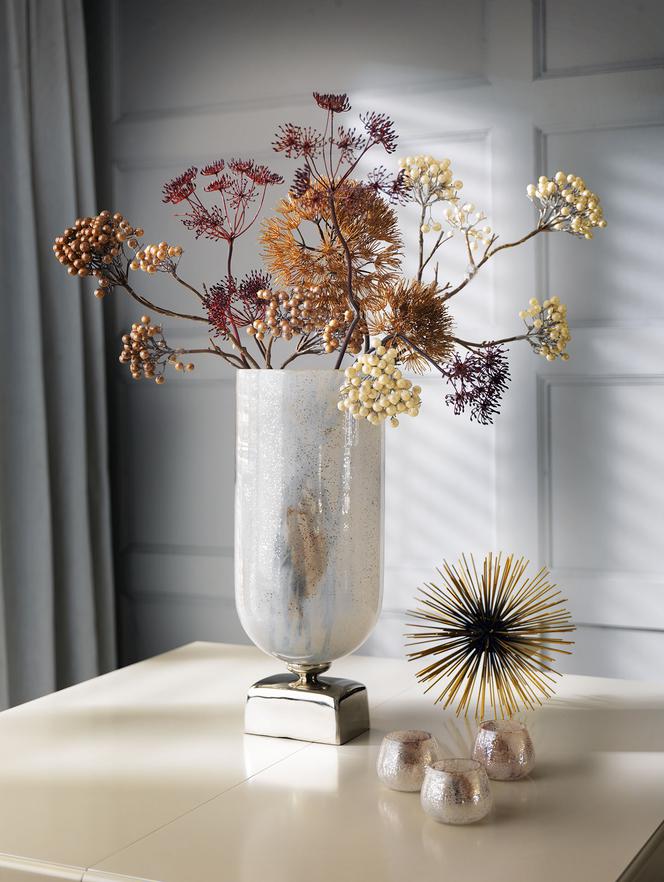 Dekoracje stołowe - wazon z kwiatami