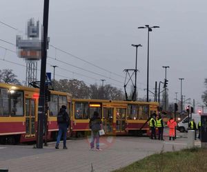 Łódź. Wypadek na skrzyżowaniu Aleksandrowskiej z Rydzową. Tramwaj zderzył się z ciężarówką [ZDJĘCIA].