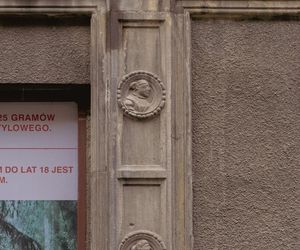 Renesansowy portal w bloku w Świdnicy