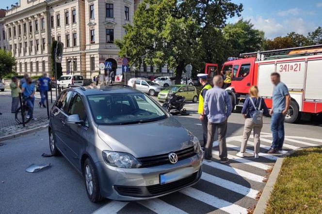 Wypadek w Nowym Sączu! Osobówka zderzyła się ze skuterem