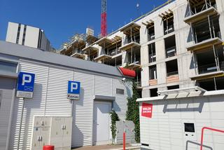 Blok przy stacji benzynowej na ul. Mogilskiej w Krakowie